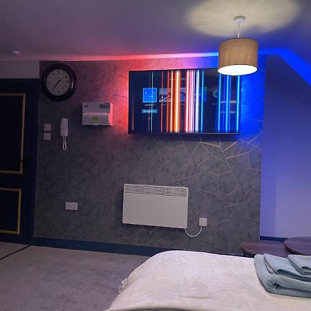 Lovely Studio Apartment Located In Birmingham Exterior photo